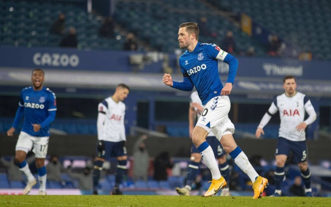 一轮都充满 一轮都充满